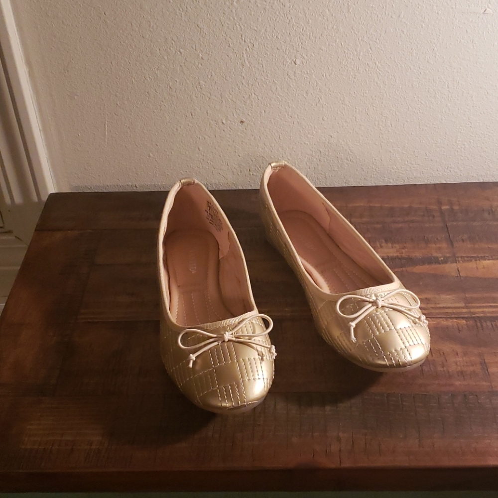 NWOT Wanted Gold flats.